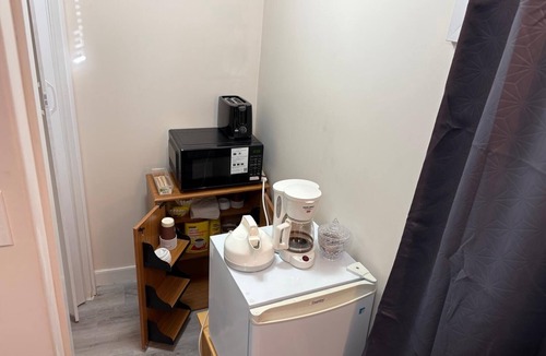 Northwest Edmonton House | A cozy Basement/Separate Ent &Free parking