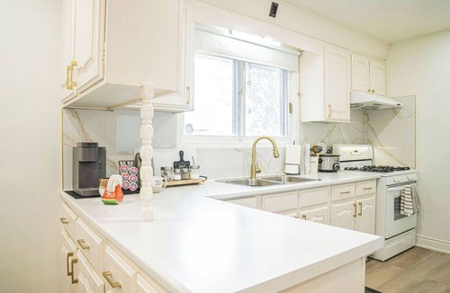 Silvertown House | A cozy bunglow in Naigara Falls!