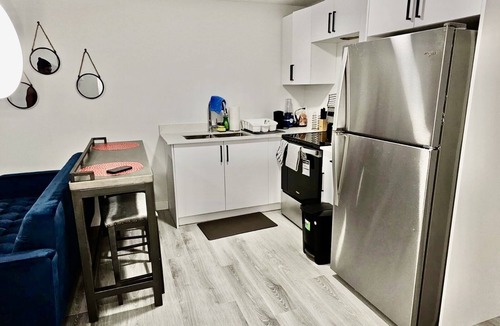 Northwest Edmonton Apartment | A cozy fully furnished 2Bedroom apartments, just 12 mins away from WEM