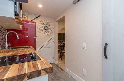 Saanich East House | A Modern 2BR Sanctuary on the Galloping Goose Trail