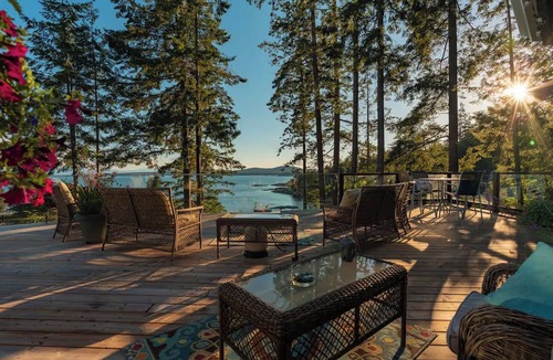 Halfmoon Bay House | A's on the Bay - Family Retreat
