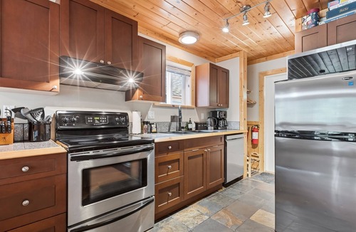 Ucluelet House | A Shore Thing- Spring Cove, Water View, Hike!