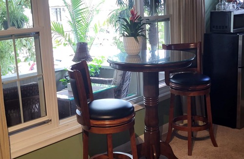 Silvertown Apartment | A very clean and private suite in Niagara Falls Canada.
