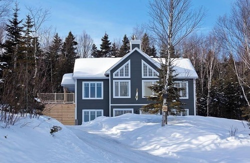 Saint-Joseph-de-la-Rive House | A warmhearted residence with a view