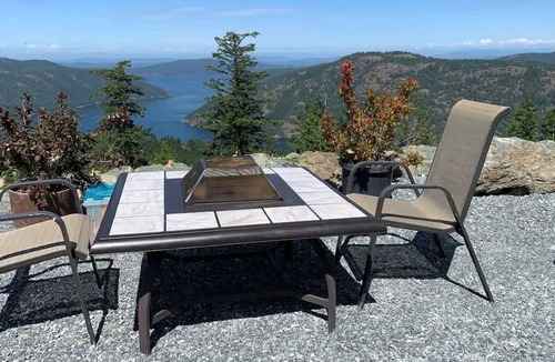 Malahat House | Above It All 1 Bedroom Suite