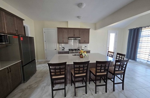 Oro-Medonte Ski Chalet | Adorable 4-bedroom chalet at the edge of the forest, in Simcoe County