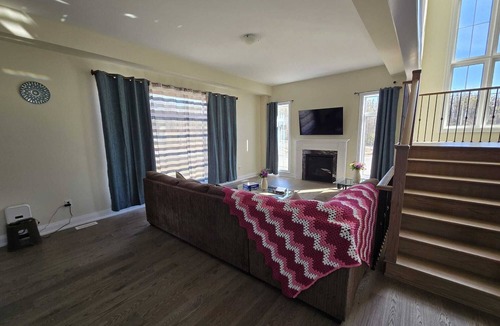 Oro-Medonte Ski Chalet | Adorable 4-bedroom chalet at the edge of the forest, in Simcoe County
