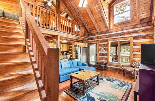 Townsend Cabin | Adorable Riverfront Cabin * EV Chrg * Fish * Swim