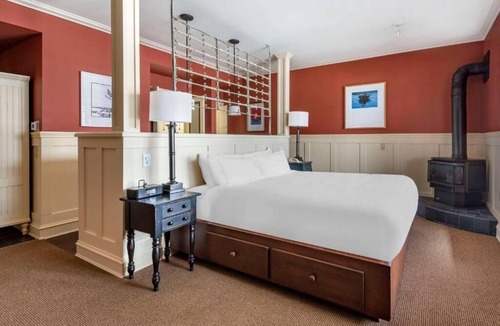 The Blue Mountains Hotel | Adventure-Ready Mountain Retreat w/Seasonal Pool, Hot Tubs & Hiking Trails