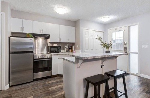 Harvie Heights Condo | Affordable Family Getaway Sleeps 8!