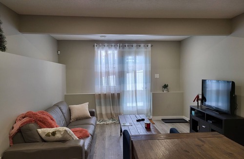 Southeast Calgary House | Affordable Suite close to Parks