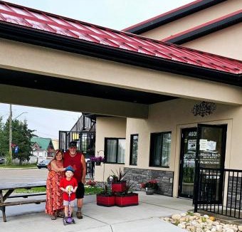 Alberta Beach Hotel | Alberta Beach Inn and Suites