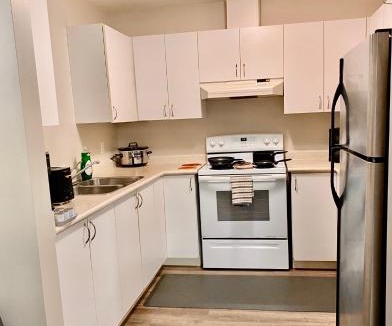 Grande Prairie Apartment | All private 2 BRoom w 2 QUEEN BEDS-1 BTHRM-FREE PARKING-FAST WI-FI-CENTRAL LOCATION