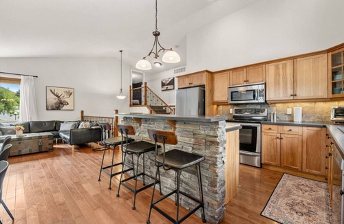 East Kootenay House | Alpenglow Retreat | Fire Pit | Games Room | Pets
