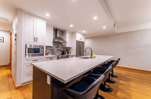 Canmore Apartment | Alpine Chic - top floor two-story mtn escape near downtown