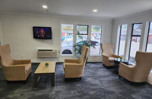 South Clearbrook Hotel | Alpine Inn Abbotsford