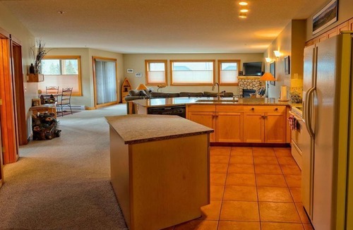 Canmore Condo | Amazing Rocky Mountain Views: Spacious, Bright, Comfortable Condo, Free WIFI