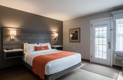 Moncton Hotel | Amsterdam Inn & Suites, an Ascend Collection Hotel