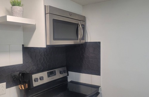 Cranston Apartment | Amy's Elegant 1 Bedroom Apartment - NO CLEANING FEE!