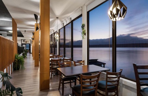 Campbell River Hotel | Anchor Inn & Suites, BW Signature Collection
