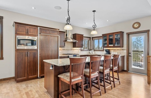 East Kootenay House | Apex Adventures | Pool Table/Air Hockey | Fireplace