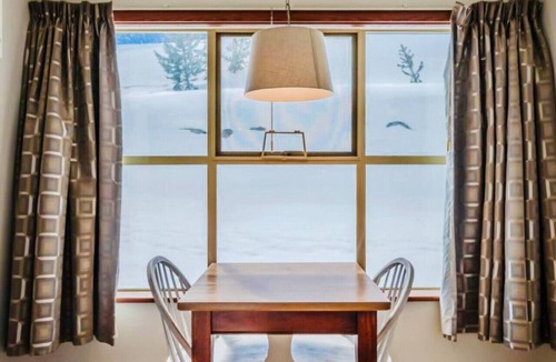 Apex Mountain Apartment | Apex Mountain ~ Clementine Studio