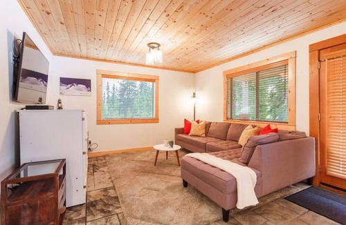 Apex Mountain House | Apex Mountain ~ Trailside Suites ~ Ski In Ski Out