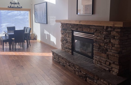 Apex Mountain House | Apex Ski-in/Ski-Out Townhome w/hot tub!
