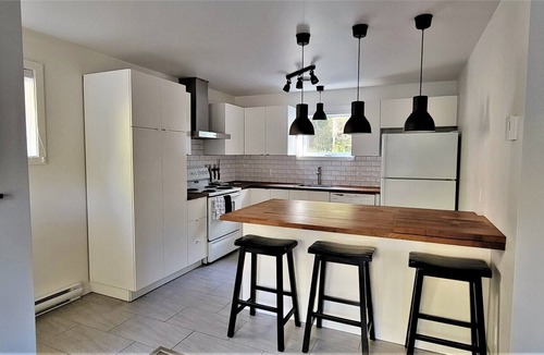 Saint Donat Apartment | Appartment in the wood, 5 minutes away from the village and ski hill!