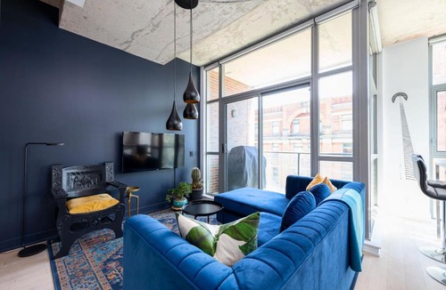 Beaconsfield Village Apartment | Applewood Suites - Modern Condo, Queen West