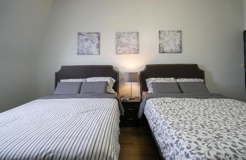 Fashion District Apartment | Applewood Suites - Queen West Loft