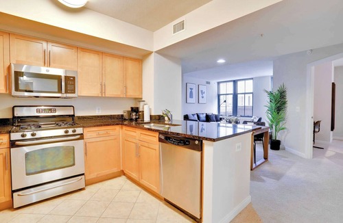 Aurora Highlands Apartment | Apt Steps from Metro | Near Pentagon City