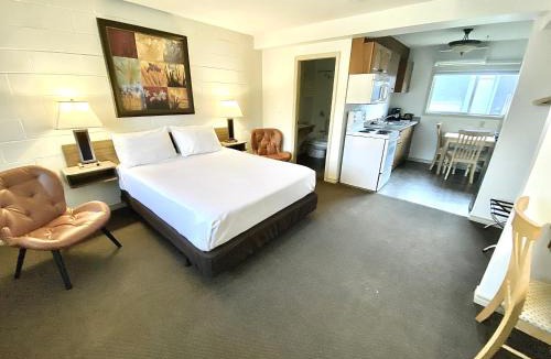 Regional District of Nanaimo Hotel | Arbutus Grove Motel