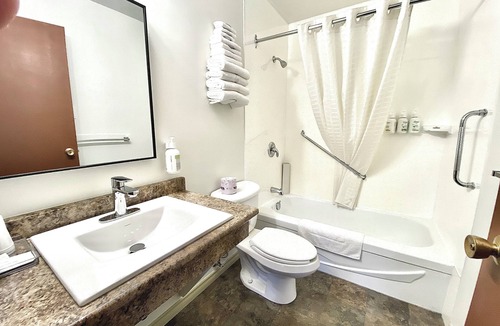 Regional District of Nanaimo Hotel | Arbutus Grove Motel