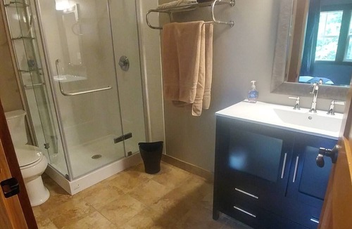 Regional District of Nanaimo Bed & Breakfast | Arbutus Room