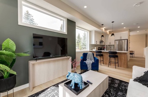 Southwest Calgary House | "Aria" NEW 3 Bdrm in Glendale! 10 mins to C-Train!