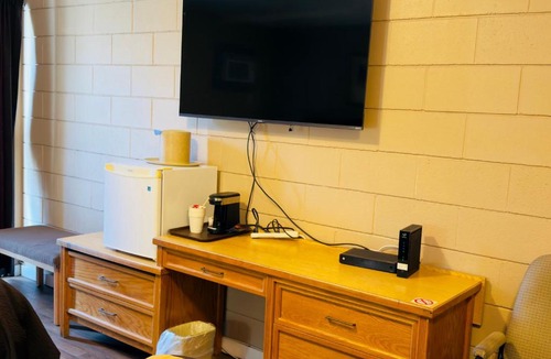 Armstrong Hotel | Armstrong Inn