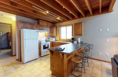 Snow Pine Estates Apartment | Arolla Chalet D