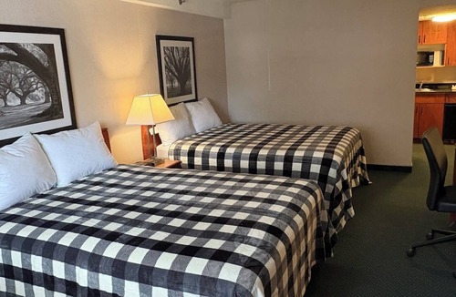 Maple Ridge Hotel | art infiniti hotel