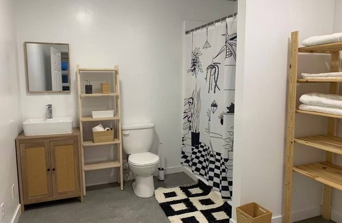 Whitehorse Apartment | ArtHaus Downtown – Jim Robb Suite, 3BR/3BA