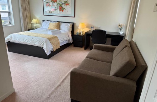 Richmond House | As You Wish Suites & Rooms Near YVR with Parking
