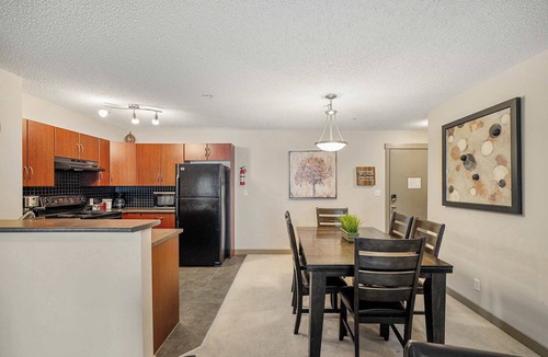 Invermere Hotel | Aspen Retreat | Year-Round Getaway | Hot Tub & Gym