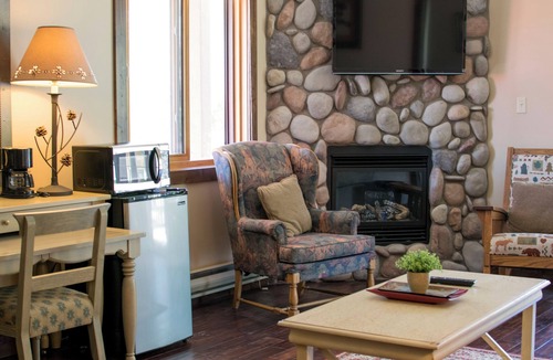 Waterton Park Hotel | Aspen Village Inn