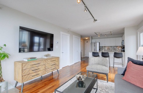 Downtown Victoria Condo | Astoria Oasis in Historic Victoria