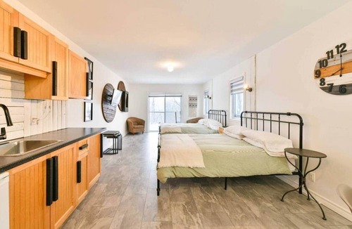 Val-Racine Apartment | Astro 2 – Suite with Two Queen Beds Near Mont-Mégantic