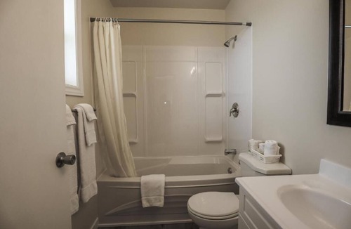 Berry Mills Hotel | Atlantic Motel