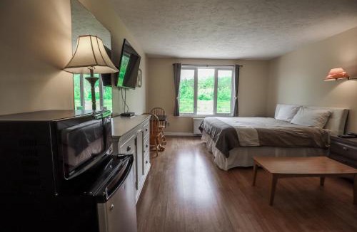 Berry Mills Hotel | Atlantic Motel