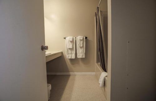 Berry Mills Hotel | Atlantic Motel