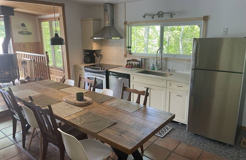 Chertsey Ski Chalet | Au Bonheur du Lac Paré! Cozy Waterfront Cottage with Private Hot Tub (327842)