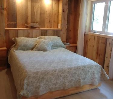 Saint-Pierre-de-l'lle-d'Orleans Bed & Breakfast | Au Vieux Foyer, Gîte & Chalets